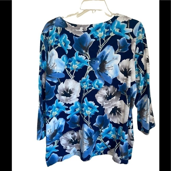 Alfred Dunner Floral Embellished Top. Size Medium - Picture 2 of 5